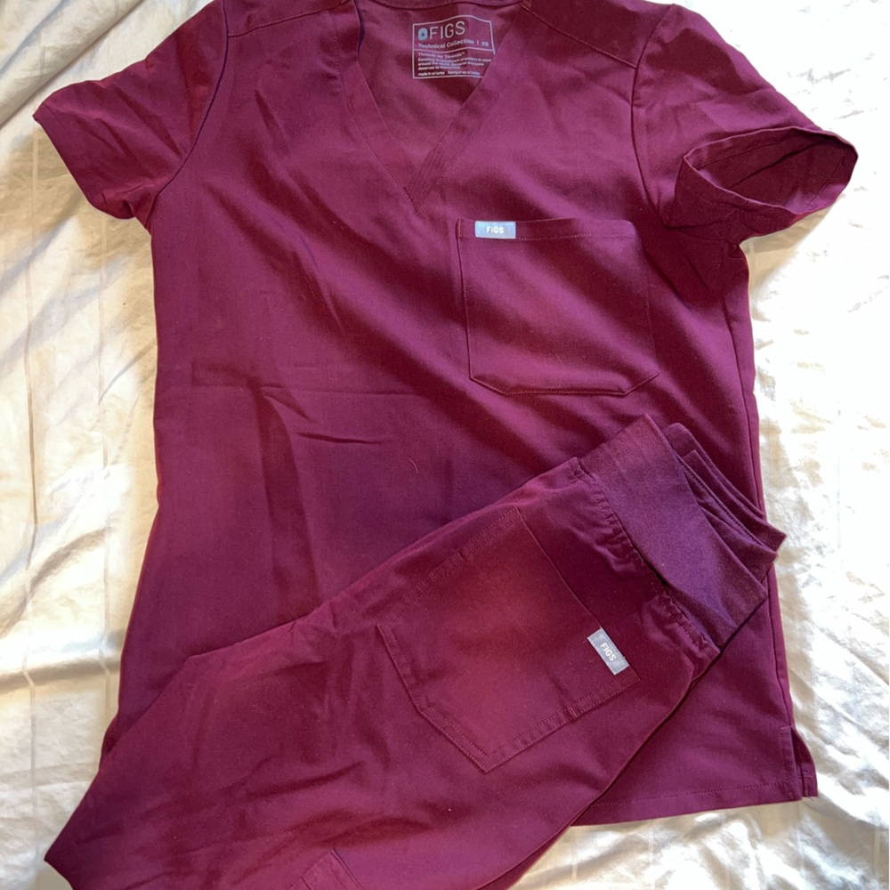 FIGS Burgundy Scrub Set